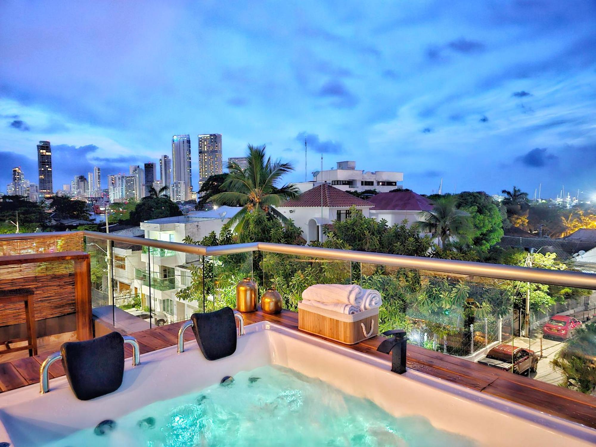 Casa Bambu 4floors Jacusi & View - Nearby Old